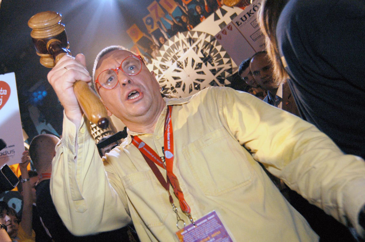 Jerzy Owsiak na przestrzeni lat. Tak zmieniał się jego charakterystyczny wizerunek