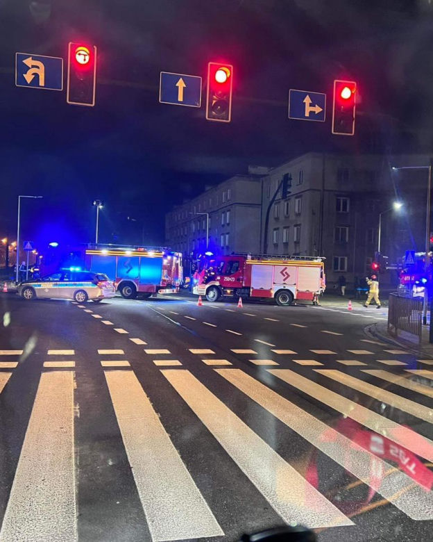 Kraków: makabryczny wypadek w Nowej Hucie. Po czołowym zderzeniu z dwóch aut zostały szczątki