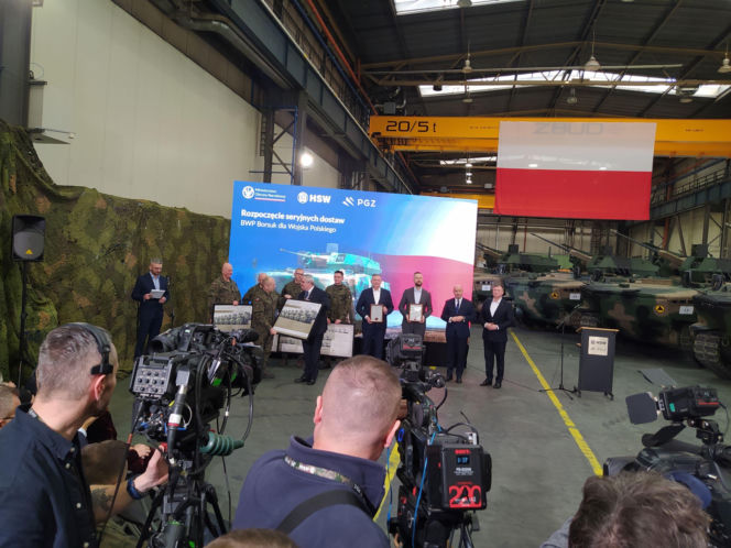 Pierwsze Borsuki wreszcie w wojsku. Szef MON: "111 Borsuków to nie jest nasze ostatnie słowo"