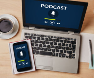 Darmowe audiobooki i podcasty w telefonie. Jak zacząć słuchać i trenować pamięć?