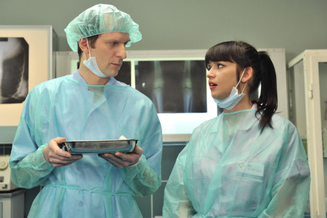 W serialu grali m.in. Anna Przybylska, Katarzyna Cichopek, Joanna Koroniewska, Krzysztof Kowalewski, Hanna Śleszyńska, Paweł Wawrzecki i Piotr Gąsowski.