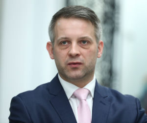 Chory Cimoszewicz potrącił rowerzystkę na pasach