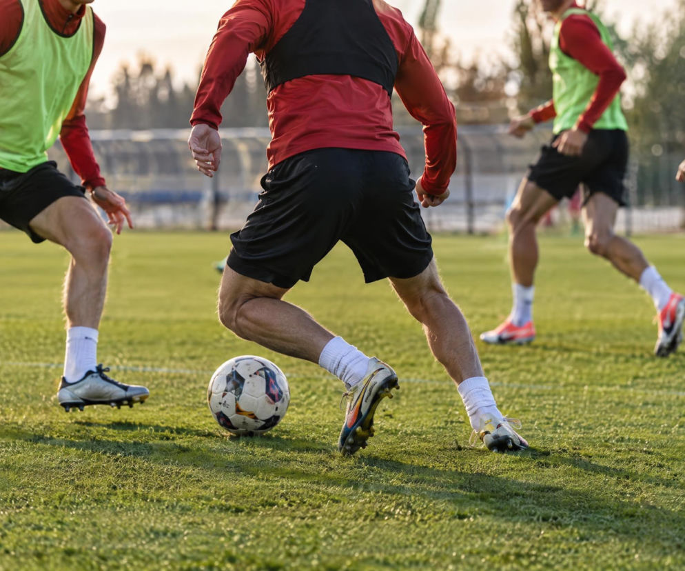Widzew Łódź stawi czoła liderowi z Zabrza. Trener zdradza zaskakujący plan naprawczy