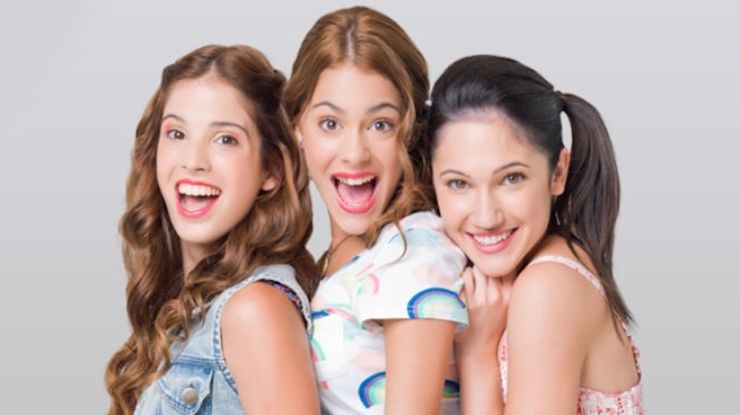 Violetta (Martina Stoessel), Francesca (Lodovica Comello), Camila (Candelaria Molfese)