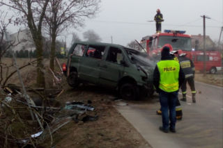 Żnin: Ukradł samochód, a chwilę później wylądował w rowie. Złodziej mocno się poobijał