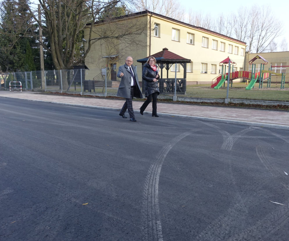 Nowa droga pod Bełchatowem gotowa. Korzystają z niej pracownicy kopalni i elektrowni