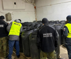 41-latek wpadł z nielegalnym alkoholem. Mundurowi rozbili bimbrownię