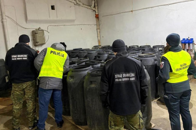 41-latek wpadł z nielegalnym alkoholem. Mundurowi rozbili bimbrownię