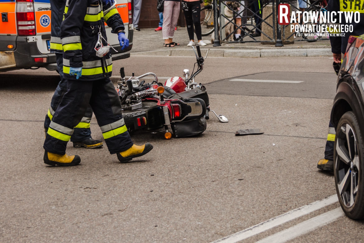 Wypadek w centrum Ełku. Poszkodowana kobieta i dziecko [ZDJĘCIA]