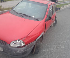 Wystrzał opony na A4 koło Tarnowa