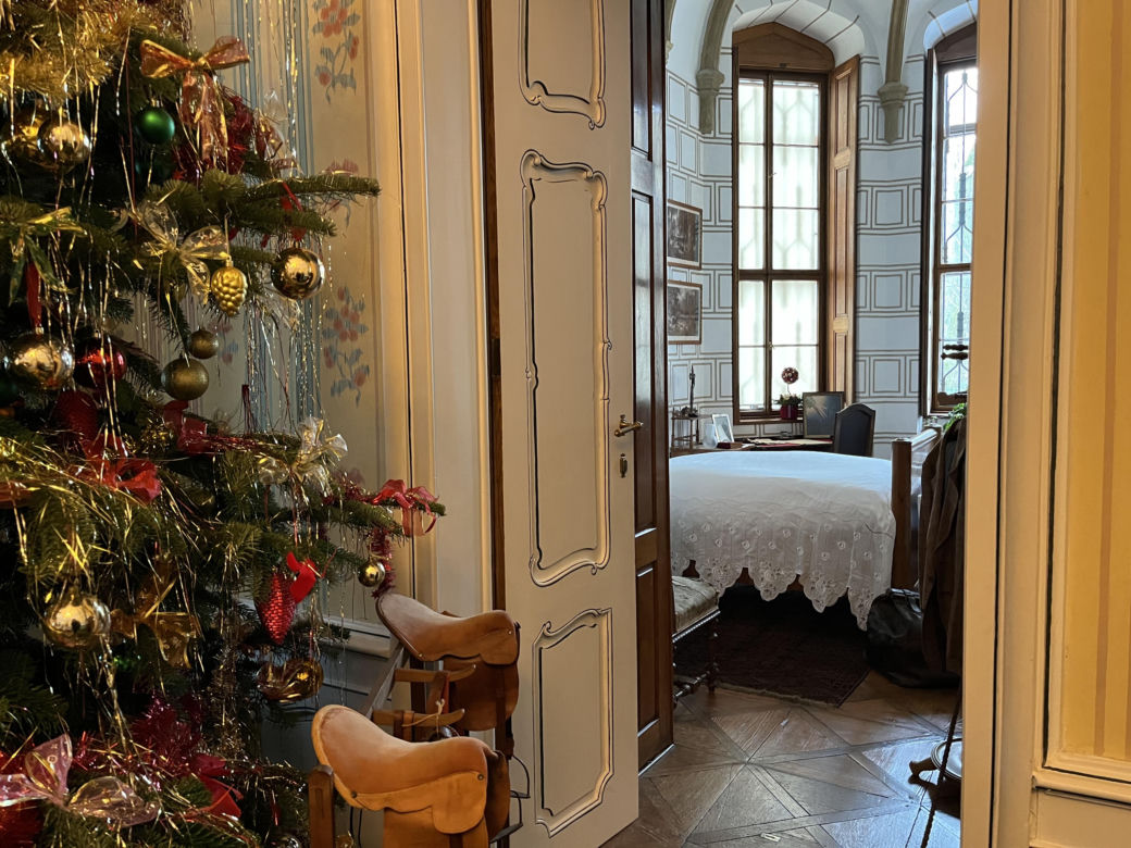 Pałac Slatiňany niedaleko Pardubic - zdjęcia. Święta 100 lat temu i zabytkowa stadnina koni