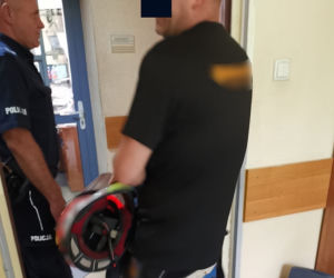 Pijany motocyklista uciekał przed policją. Jazdę zakończył w rowie