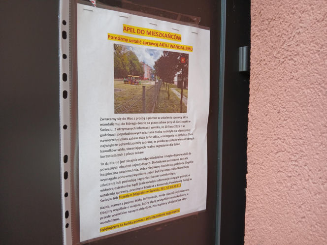 Tafla szkła rozbita w piaskownicy
