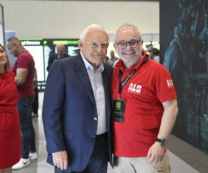 Były premier Leszek Miller na warszawskich Targach Obronnych