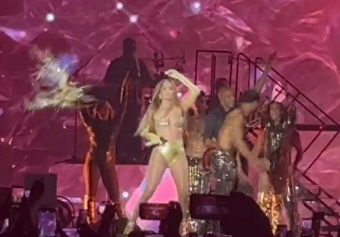 Jennifer Lopez nie nosi bielizny?! Tym razem na szczęście miała…