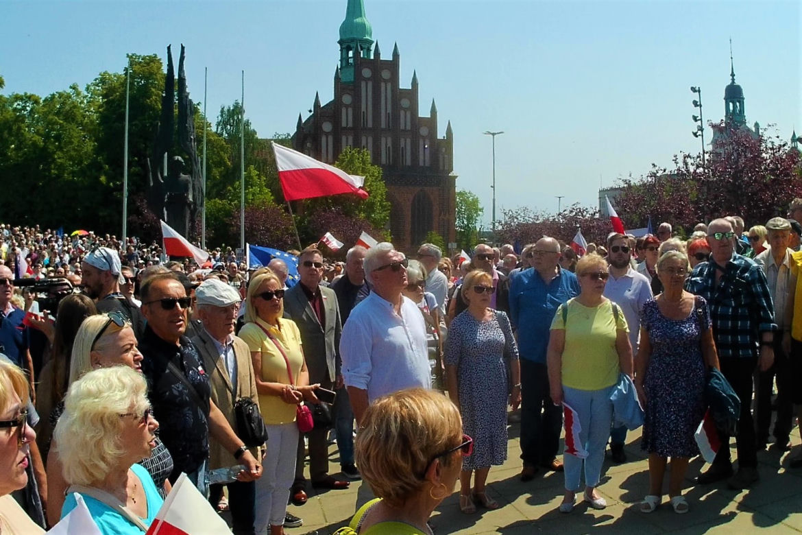 Manifestacja 4 czerwca na placu Solidarności w Szczecinie