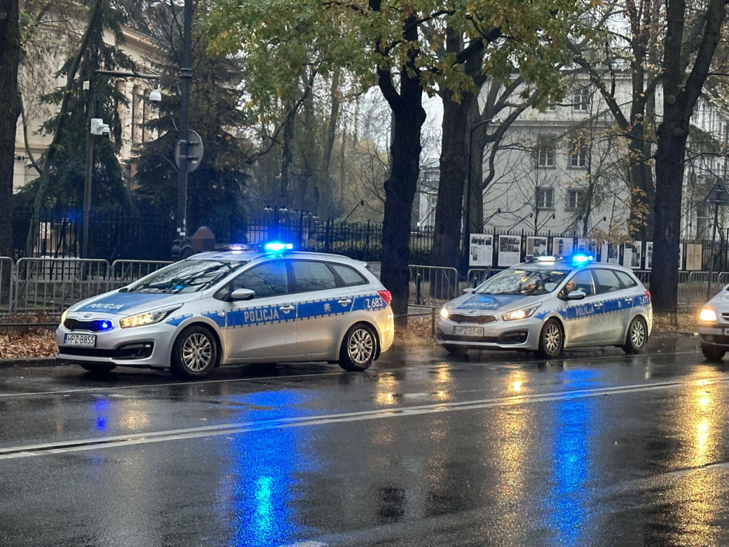 Niecodzienna kolizja w Śródmieściu. Pijana zgłosiła pijanego, oboje zostali zatrzymani