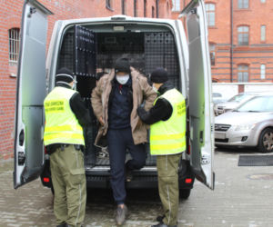 Pisarzowice. Nielegalni emigranci zatrzymani! ZASKAKUJĄCA kryjówka