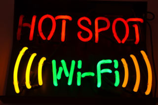 Szerokopasmowy internet dla Polaków na 100-lecie niepodległości? Resort tłumaczy [WIDEO]