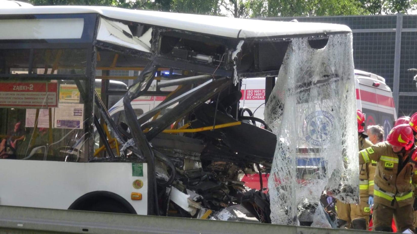 Wypadek miejskiego autobusu w Ząbkach