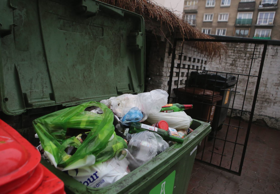 Śmieci drożeją a zalegają w śmietnikach