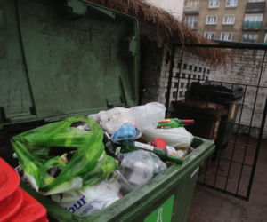 Śmieci drożeją a zalegają w śmietnikach