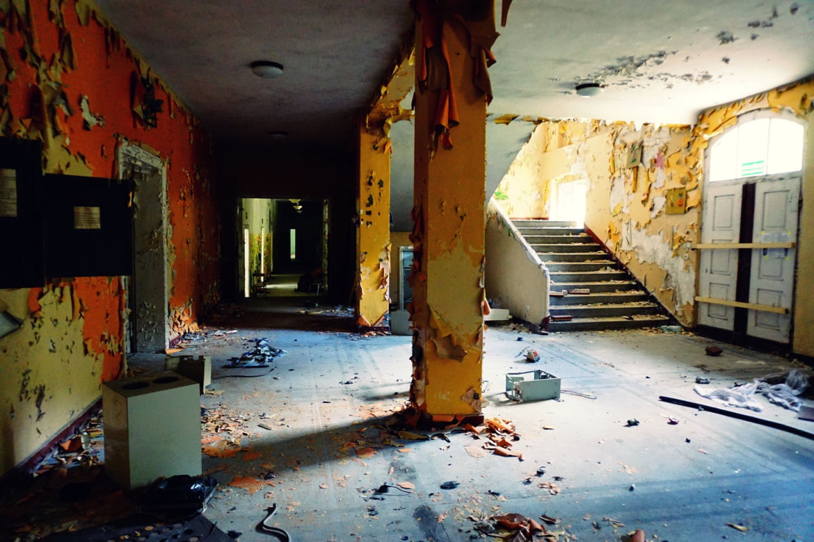 Opuszczony szpital rehabilitacyjny dla dzieci w Wielkopolsce [GALERIA]