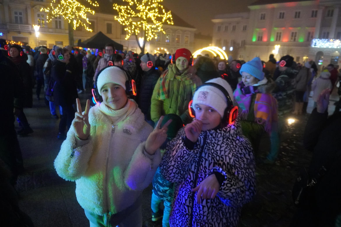 Silent disco i diabelski młyn w Rynku w Kielcach