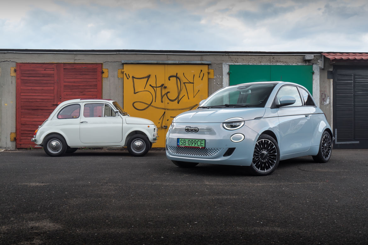 Elektryczny Fiat 500e i klasyczny Fiat 500