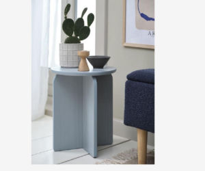 Ten designerski stolik z JYSK zmieści się na każdym balkonie. Teraz kupisz go 15% taniej