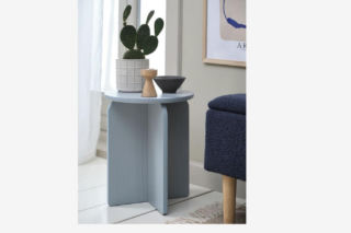 Ten designerski stolik z JYSK zmieści się na każdym balkonie. Teraz kupisz go 15% taniej