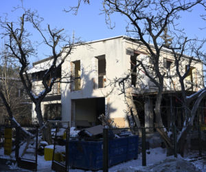 Kaczyńskiego nie ma w domu, a sąsiedzi rozwalają ściany