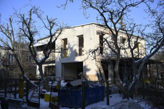 Kaczyńskiego nie ma w domu, a sąsiedzi rozwalają ściany