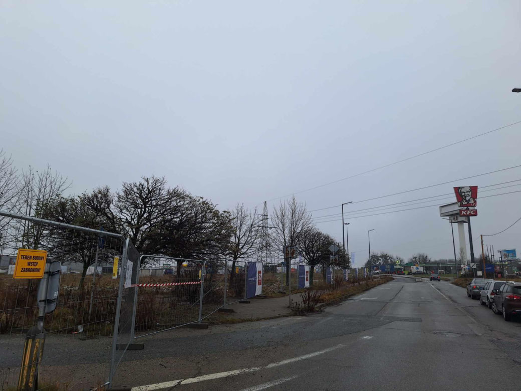 Trwają prace w budynku byłego hipermarketu Tesco w Tarnowskich Górach.