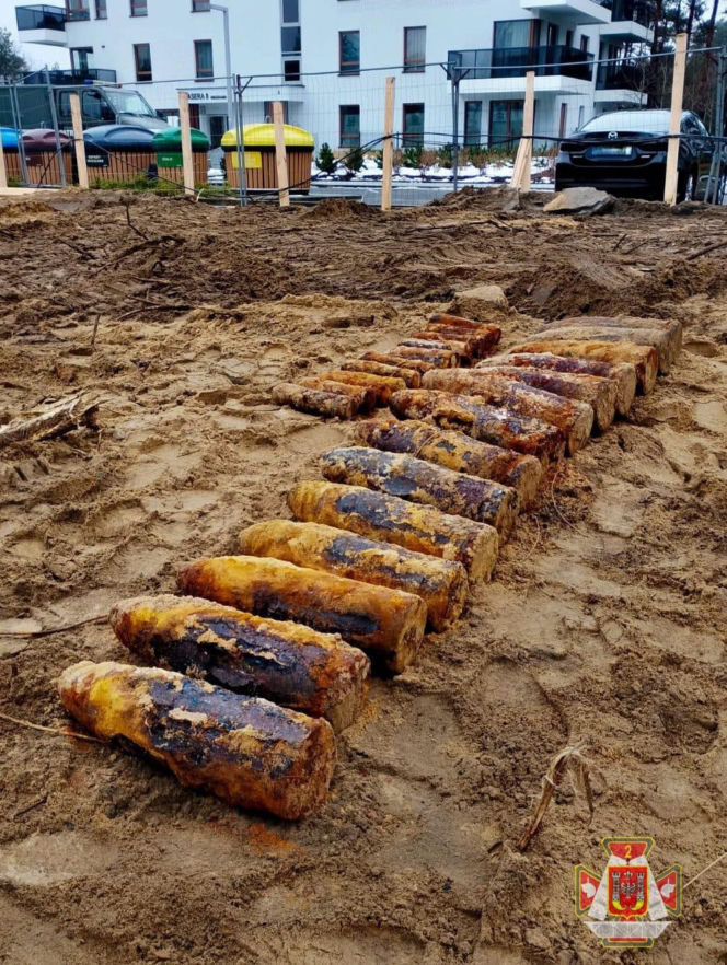 Niebezpieczne pociski z okresu II wojny światowej na terenie Torunia. Pokazali, co znaleźli na osiedlu JAR