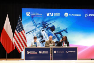 Umowa WAT z Boeing ws. Apache. Nowe centrum szkoleniowe i laboratorium w WAT