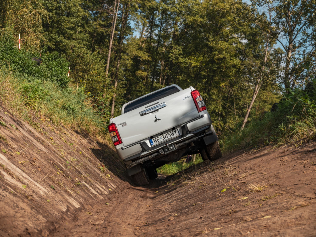 2020 Mitsubishi L200