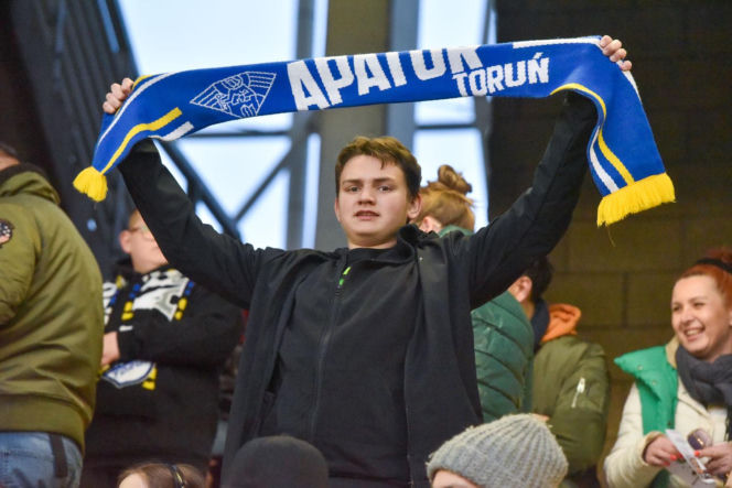PRES Grupa Dewloperska Toruń - Abramczyk Polonia Bydgoszcz, zdjęcia kibiców i zawodników z pożegnania Adriana Miedzińskiego