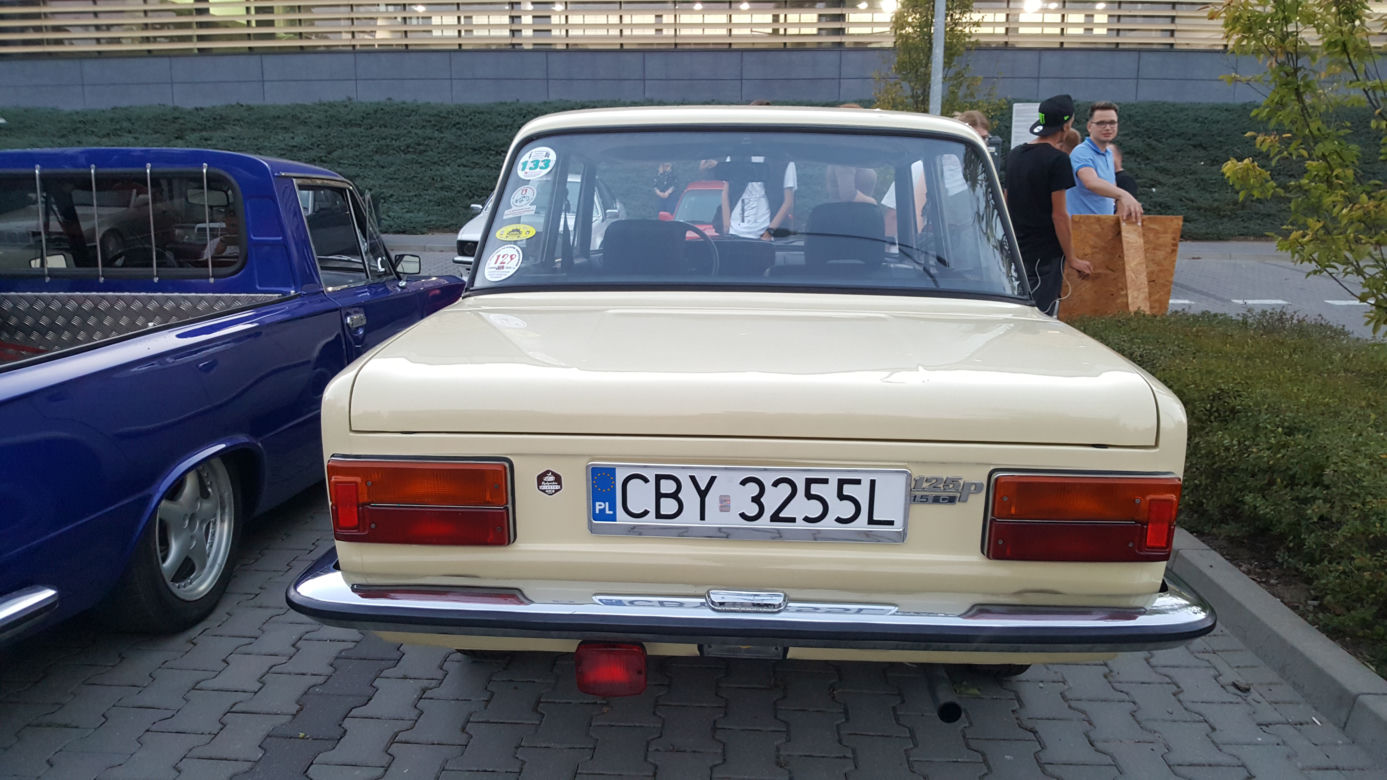 Bydgoskie Klasyki Nocą po raz kolejny oczarowały miłośników zabytkowych aut!
