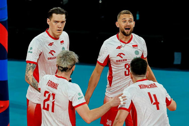 Polscy siatkarze cieszą się na boisku. O meczu Polska - Niemcy na ME przeczytasz na SE Supersport.