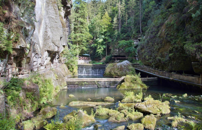 Baśniowy Wąwóz Edmunda znowu dostępny. Tylko 45 km od Polski!