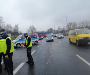 Bus DACHOWAŁ na DTŚ w Katowicach koło Mazaka. Są spore utrudnienia w ruchu [ZDJĘCIA]