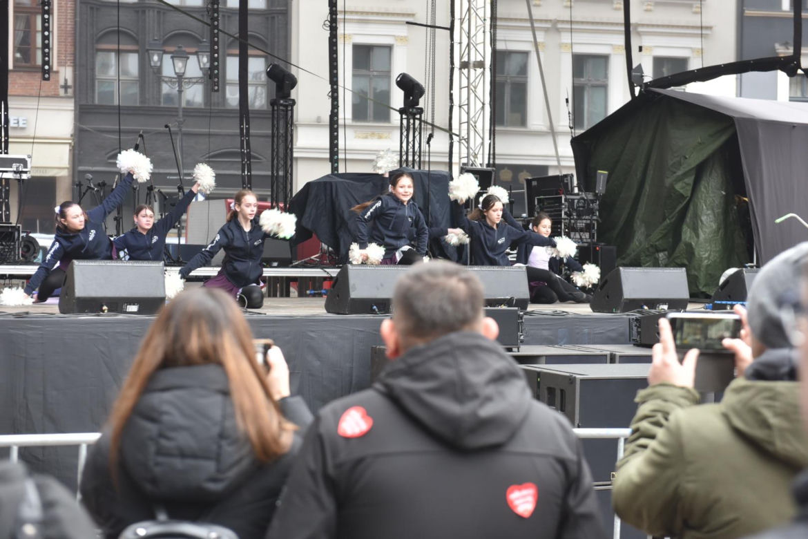 WOŚP 2024 w Toruniu: Tak wyglądał 32. Finał na starówce. Wolontariusze, atrakcje, koncerty