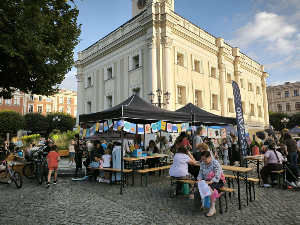 Piknik na rynku w Lesznie