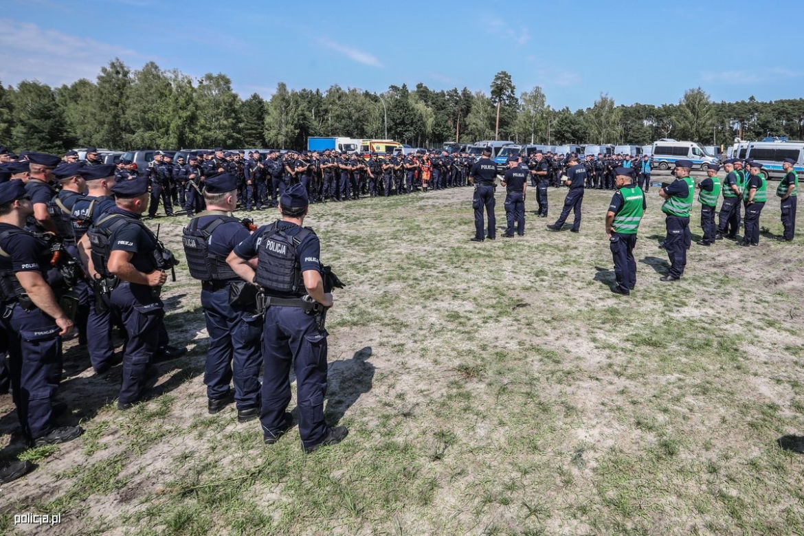 Policjanci z Rzeszowa jak z filmu Patryka Vegi. Zobaczcie zdjęcia z poligonu 