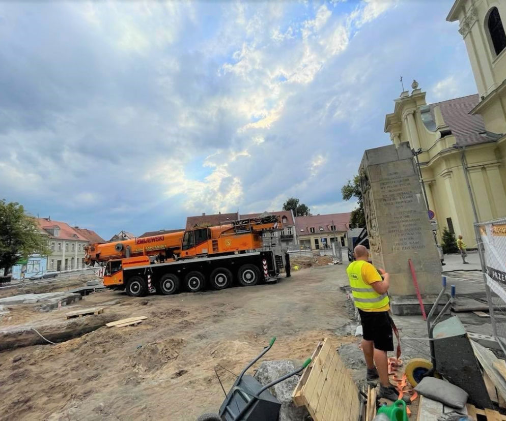 Pomnik na Rynku w Starym Fordonie zmienił lokalizację! Gdzie teraz stoi?