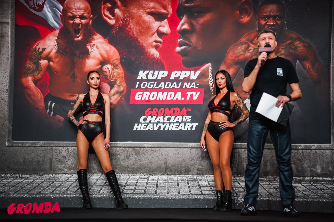 Ring girls na ważeniu Gromda 24