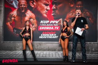 Ring girls na ważeniu Gromda 24