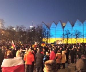 Szczecin solidarny z Ukrainą. Manifestacja na placu Solidarności