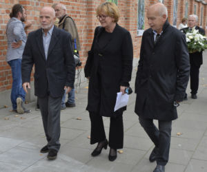 Przyjaciele żegnają Wiesława Gołasa. Płacz ukochanej żony